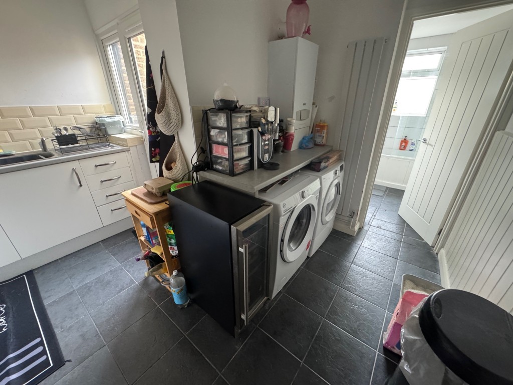 Lot: 137 - THREE-BEDROOM HOUSE FOR INVESTMENT - Utility area